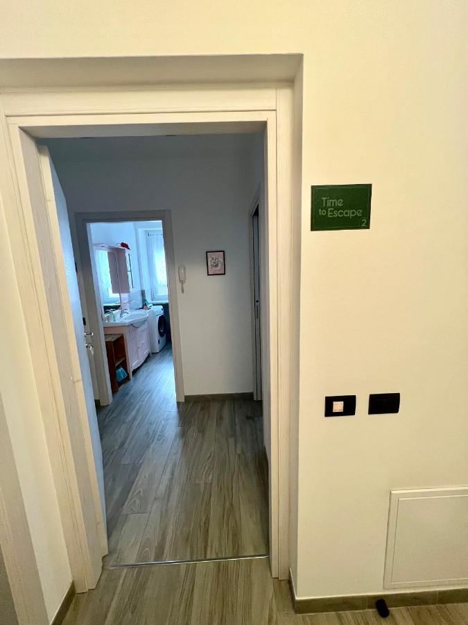 Time To Escape 2 Apartment Tirano Luaran gambar